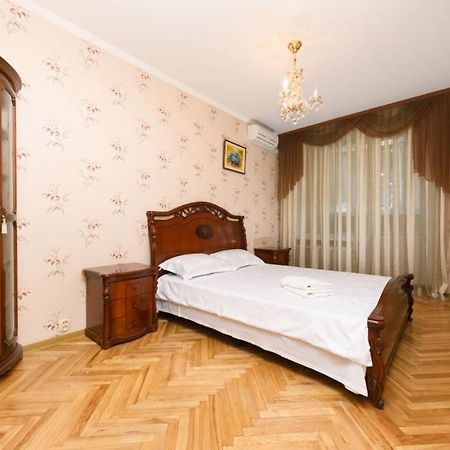 Apartment On Volodymirska 73 Street Kyiv Exterior photo